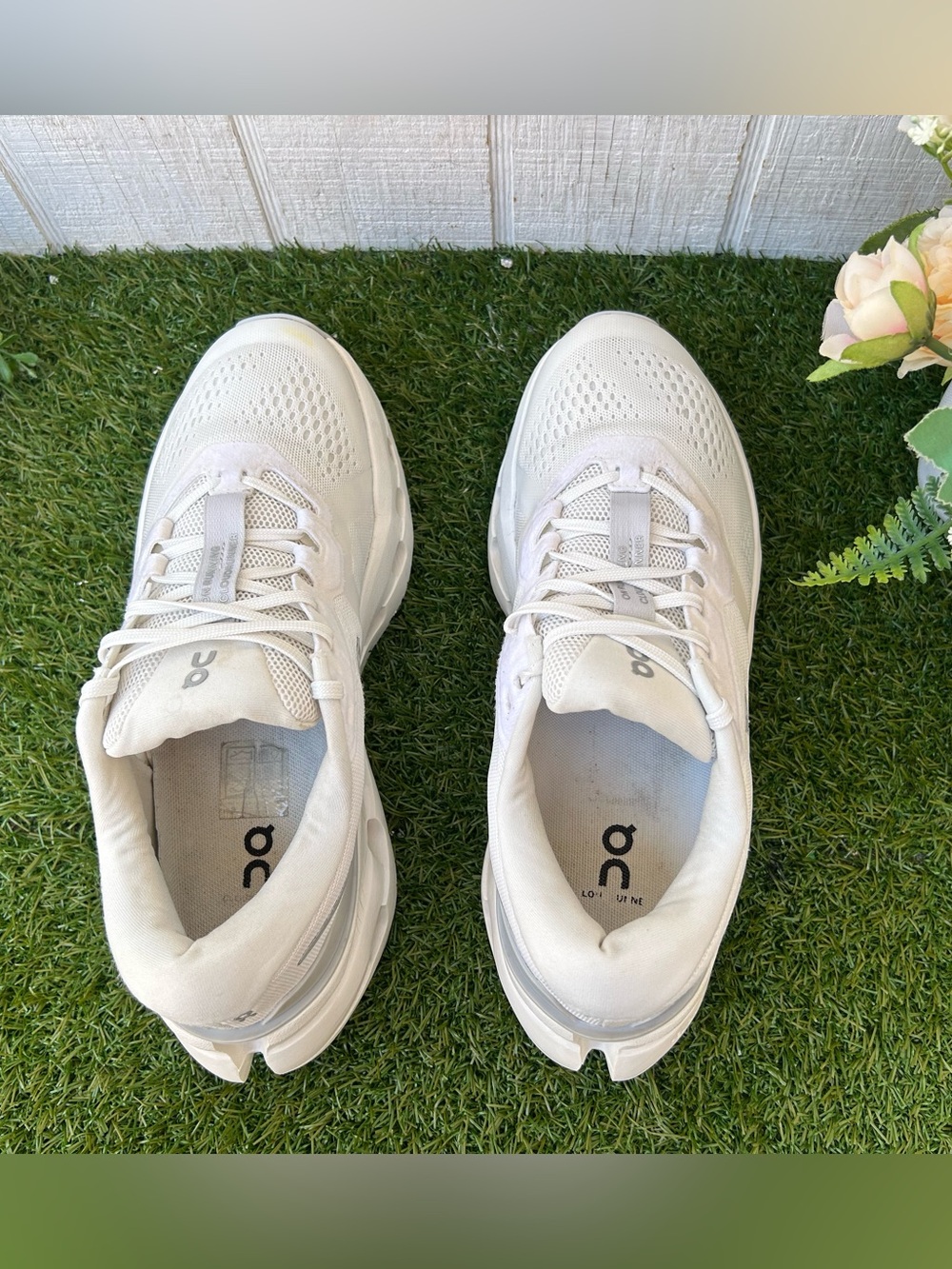 On Cloud Running Shoes -Frost | Glacier
Cloudrunner 3 women size 8 gently used - Picture 9 of 16